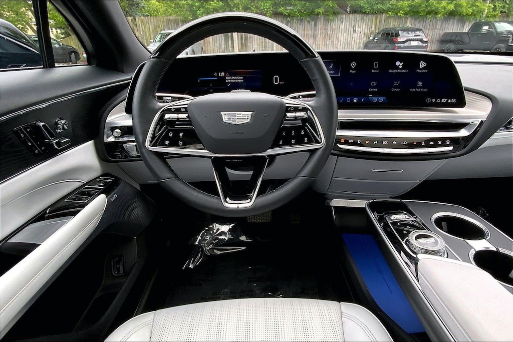 Used 2024 CADILLAC LYRIQ Luxury 2 SUV