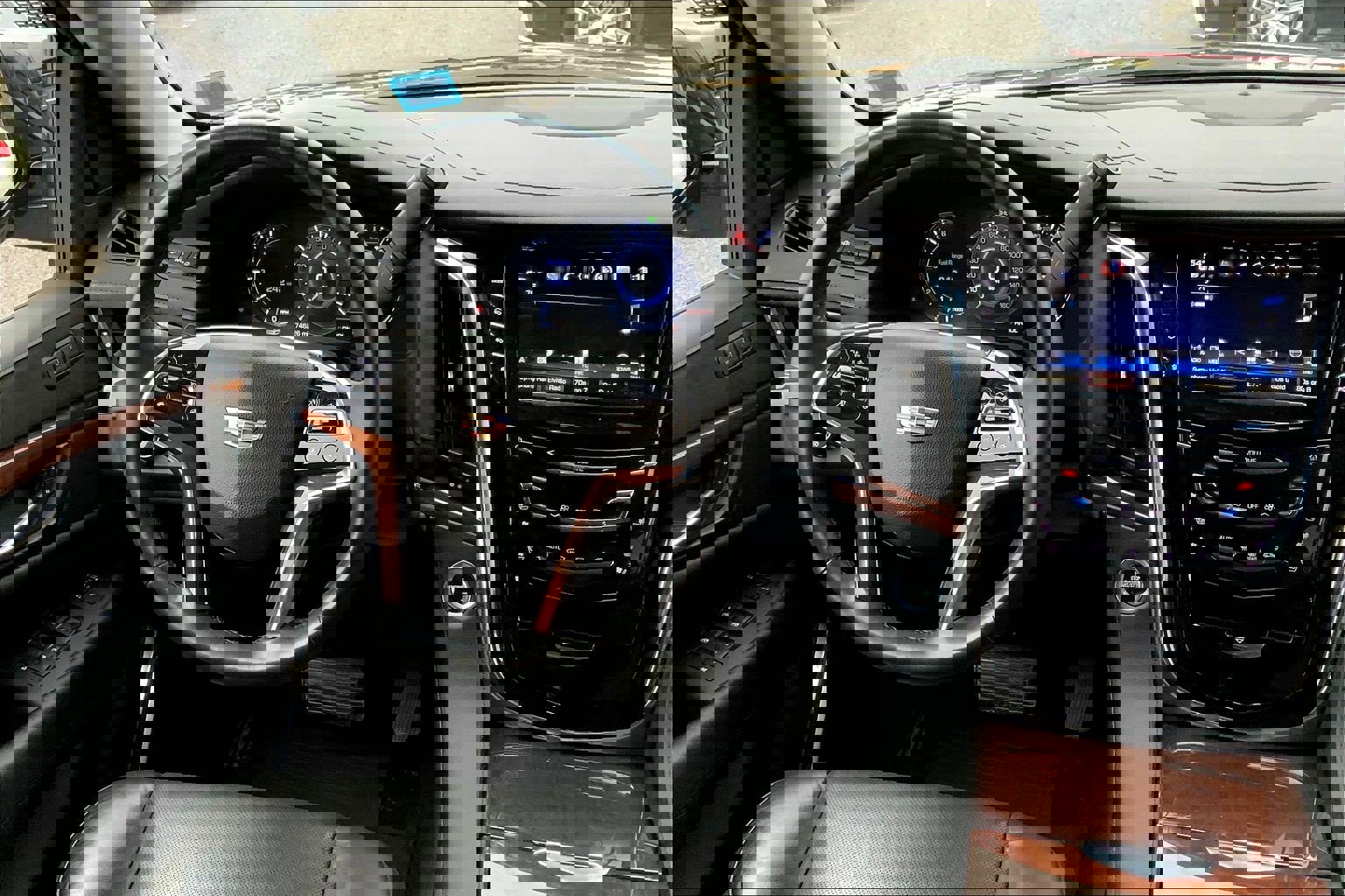 2018 Cadillac Escalade Luxury photo 4