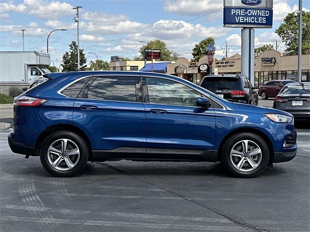 2022 Ford Edge SEL photo 2