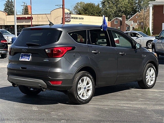 2019 Ford Escape SE photo 2