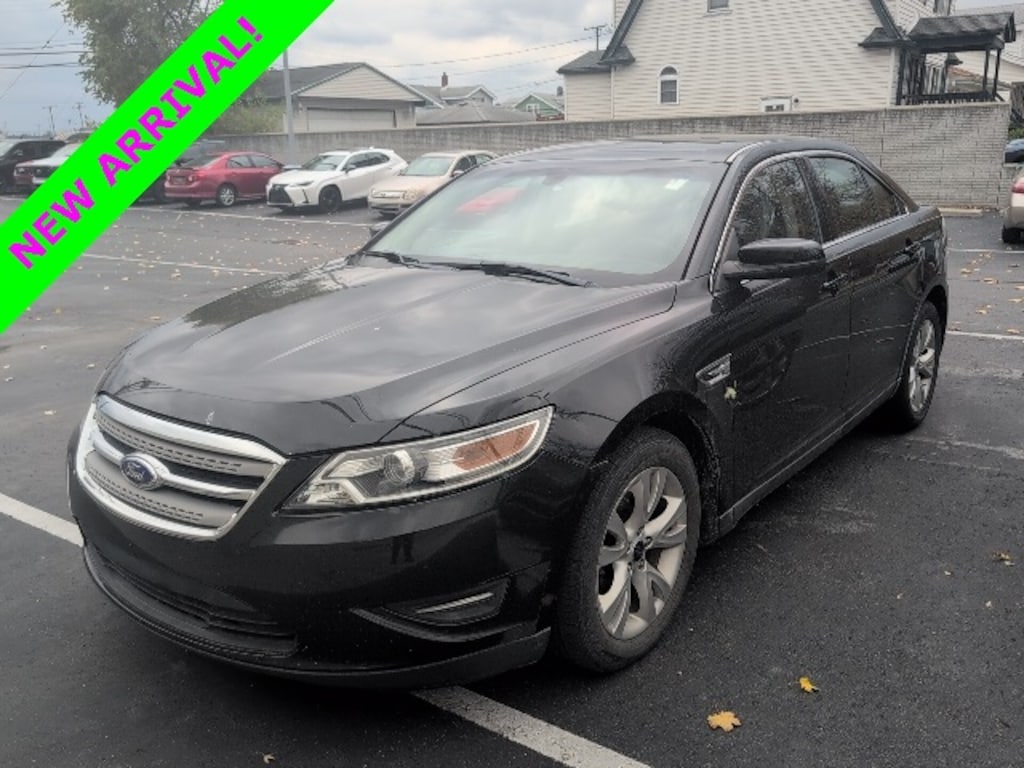 Used 2011 Ford Taurus SEL Sedan