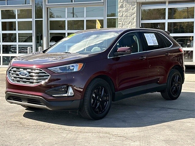 2022 Ford Edge SEL photo 2