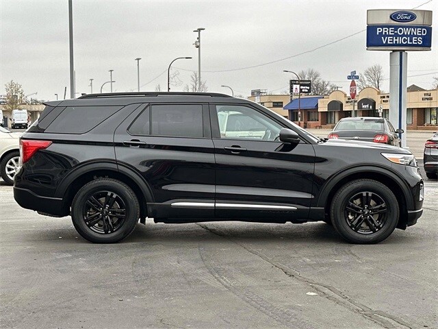2023 Ford Explorer XLT photo 2