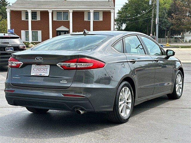 2020 Ford Fusion SE photo 2