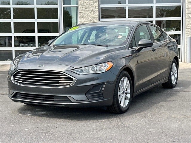 2020 Ford Fusion SE photo 3