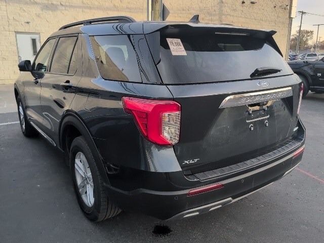 2023 Ford Explorer XLT photo 2