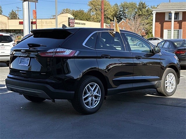 2024 Ford Edge SEL photo 2