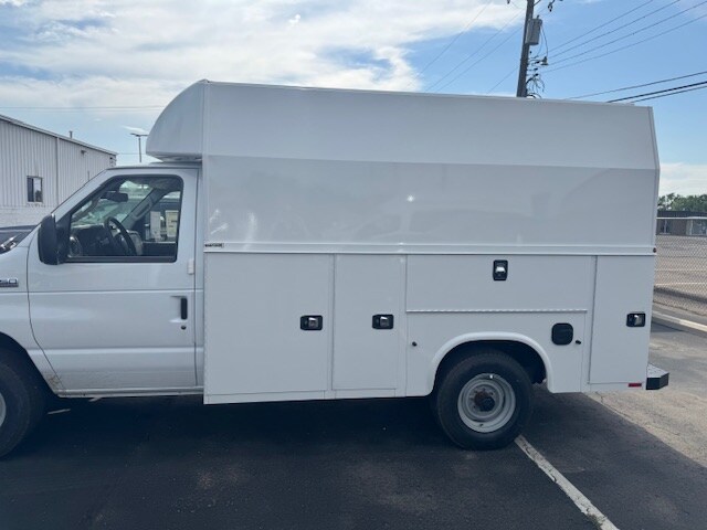 2026 Ford E-350 Base photo 2