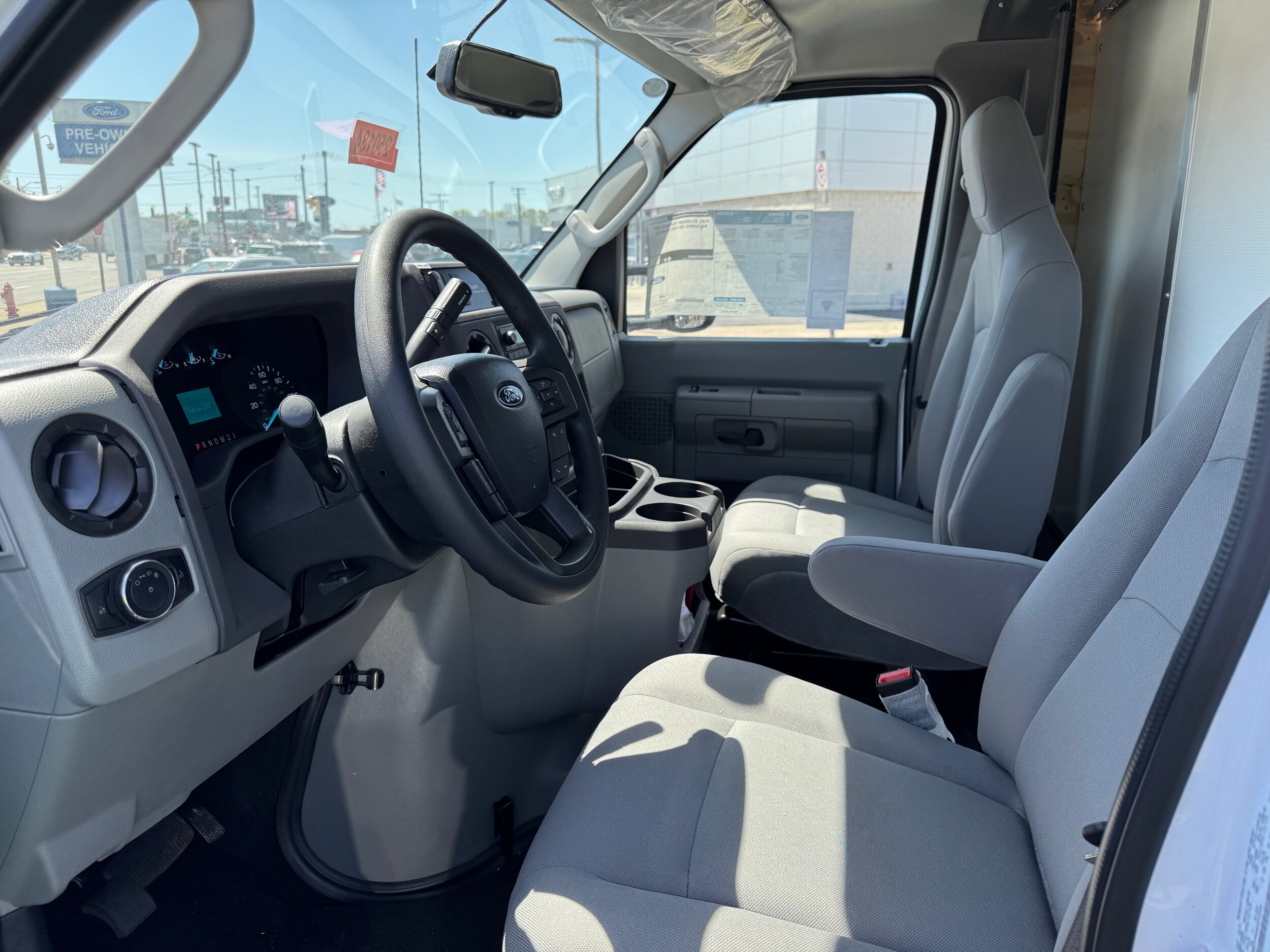2025 Ford E-350 photo 3