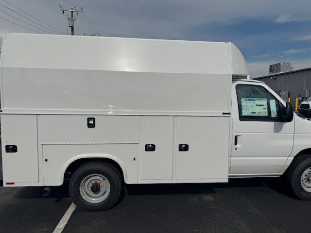2026 Ford E-350 Base photo 4
