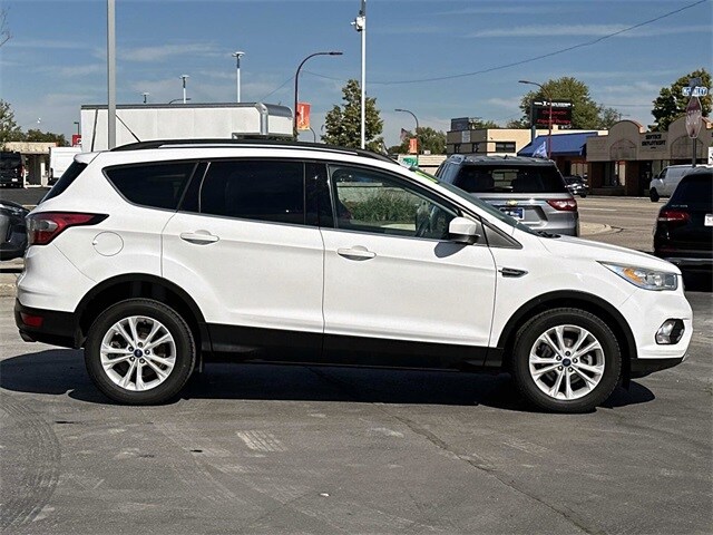 2017 Ford Escape SE photo 2