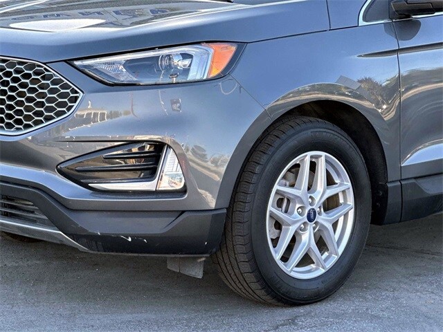 2024 Ford Edge SEL photo 2