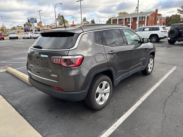 2019 Jeep Compass Latitude photo 2