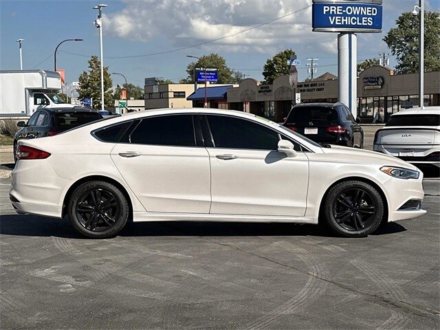 2018 Ford Fusion SE photo 2