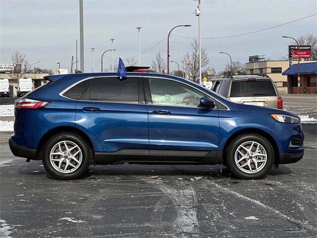 2024 Ford Edge SEL photo 2