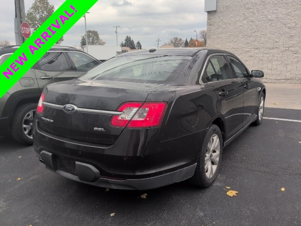 Used 2011 Ford Taurus SEL Sedan