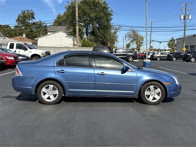 Used 2009 Ford Fusion SE with VIN 3FAHP07Z69R186262 for sale in Center Line, MI