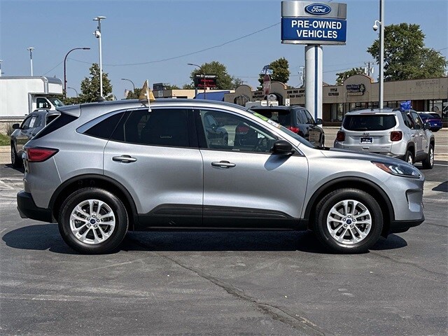 2022 Ford Escape SE photo 2