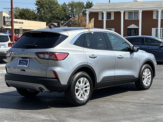 2022 Ford Escape SE photo 3