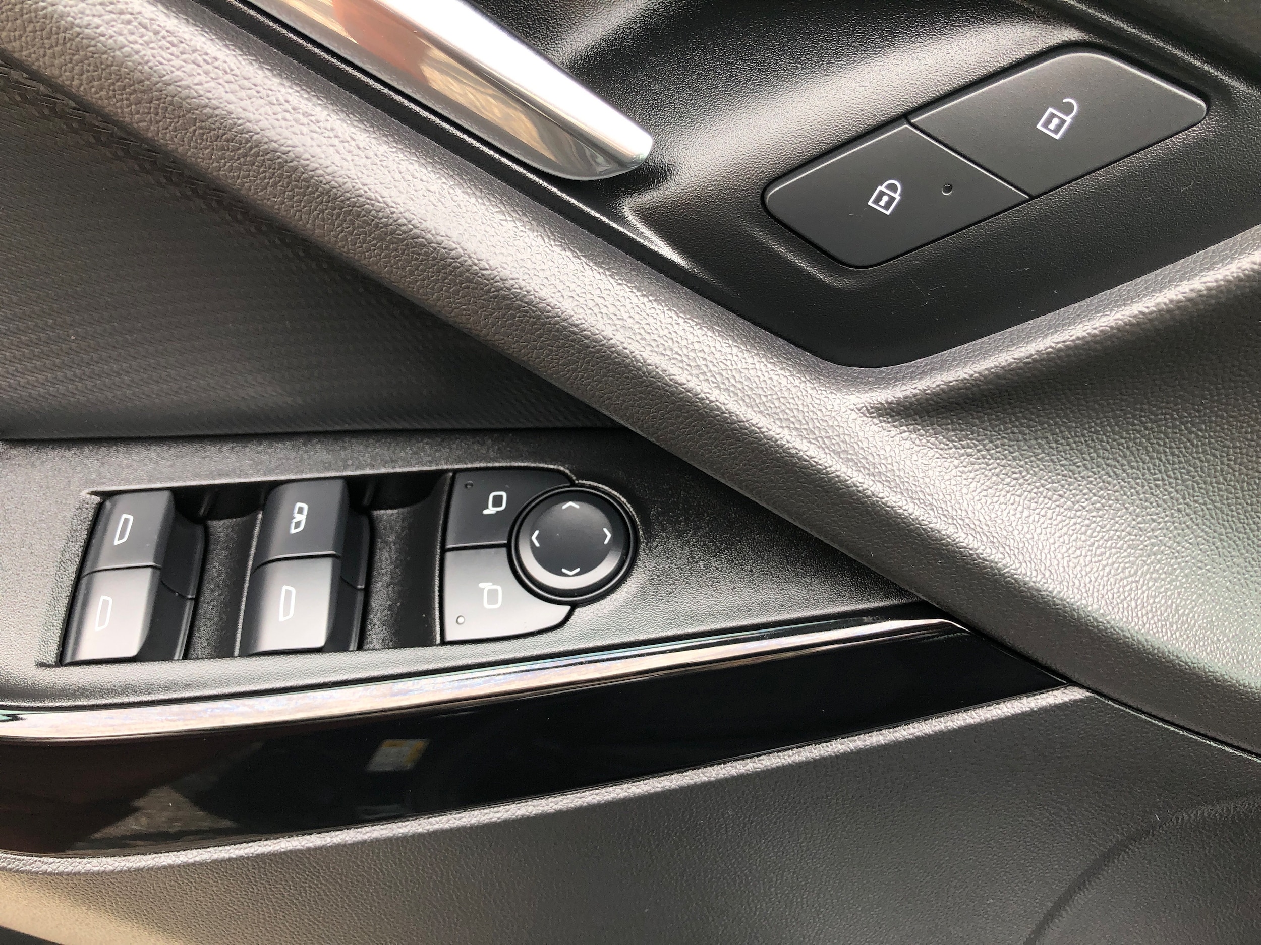 2025 Chevrolet Equinox LT - Photo 12