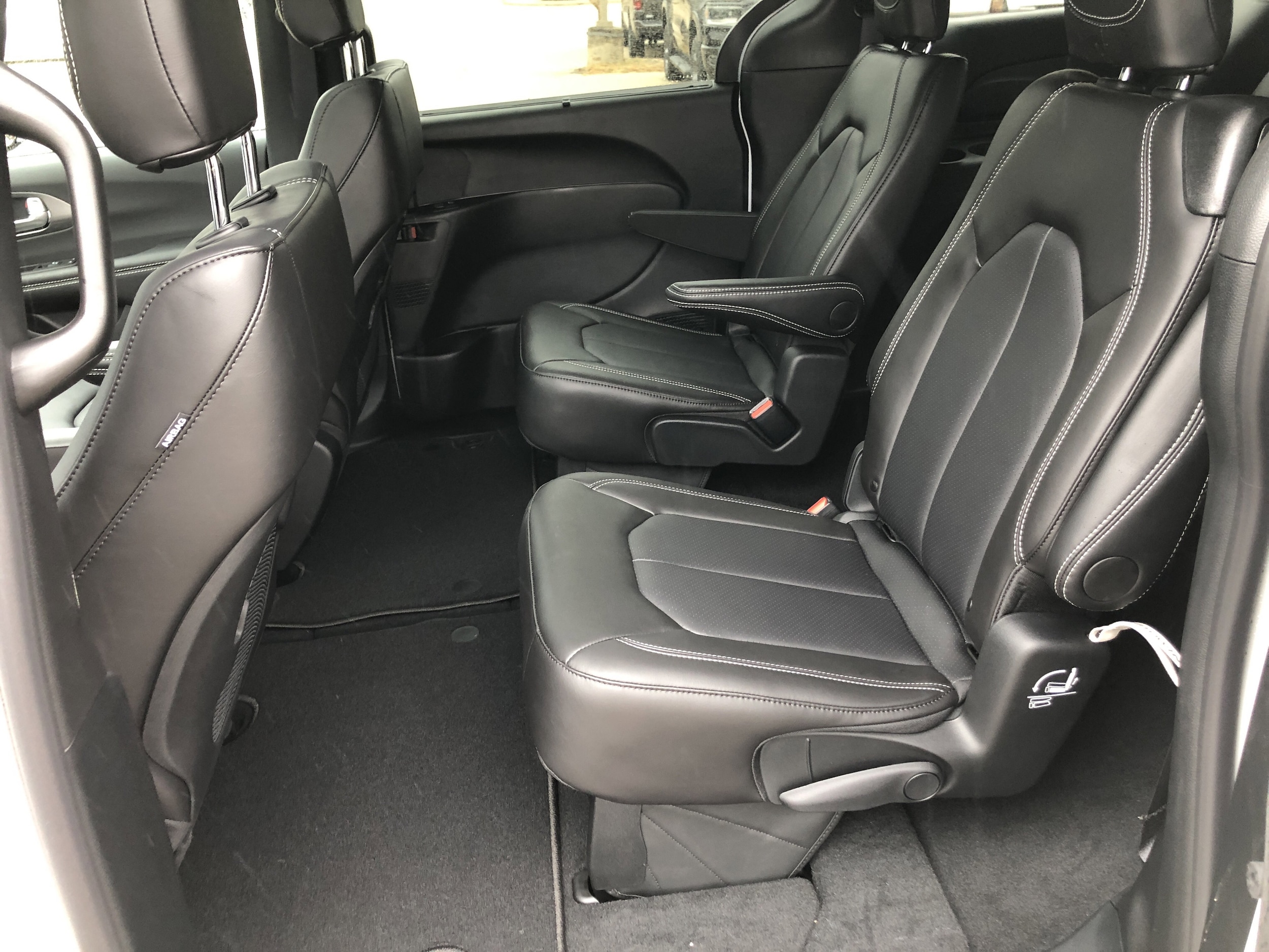 2026 Chrysler Pacifica Select - Photo 14