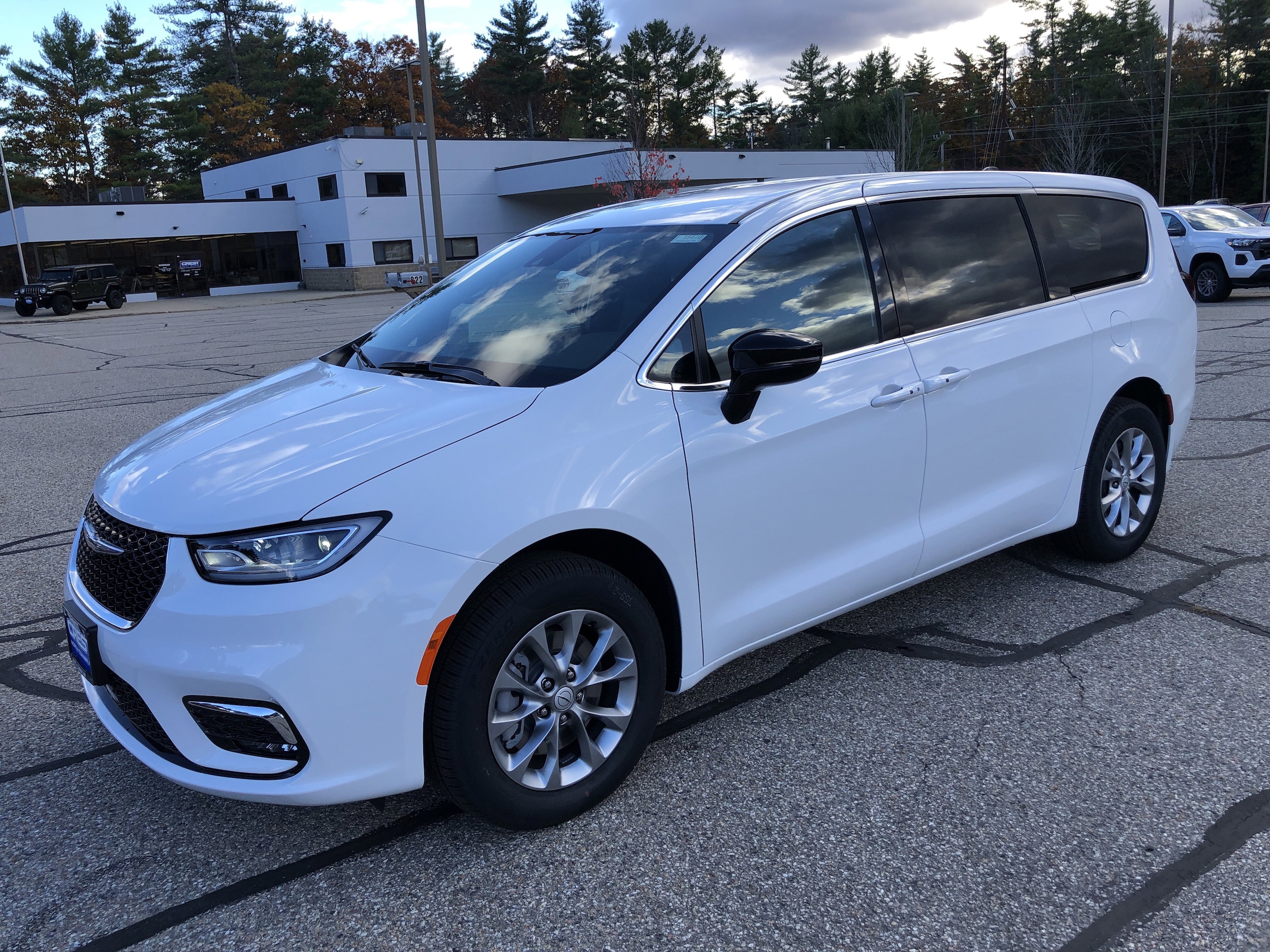 2026 Chrysler Pacifica Select - Photo 7