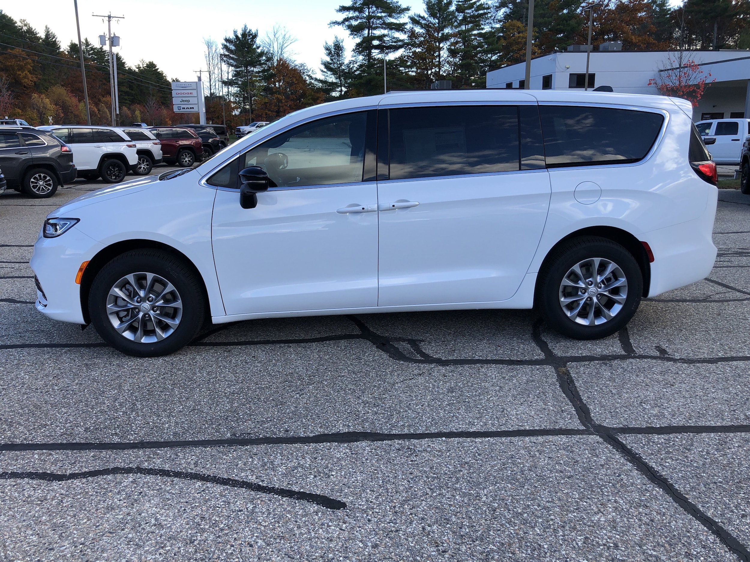 2026 Chrysler Pacifica Select - Photo 6