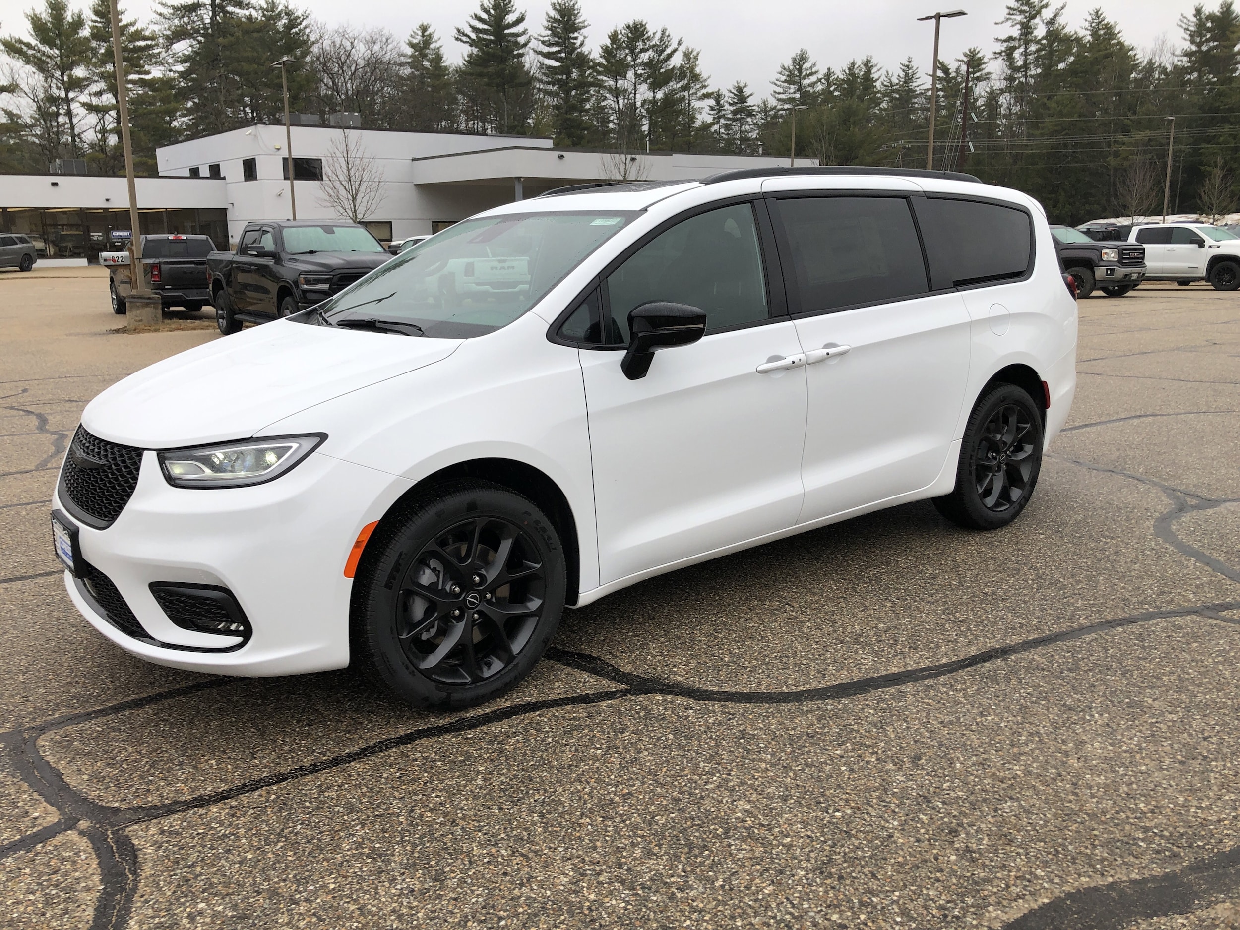 2026 Chrysler Pacifica Select - Photo 7