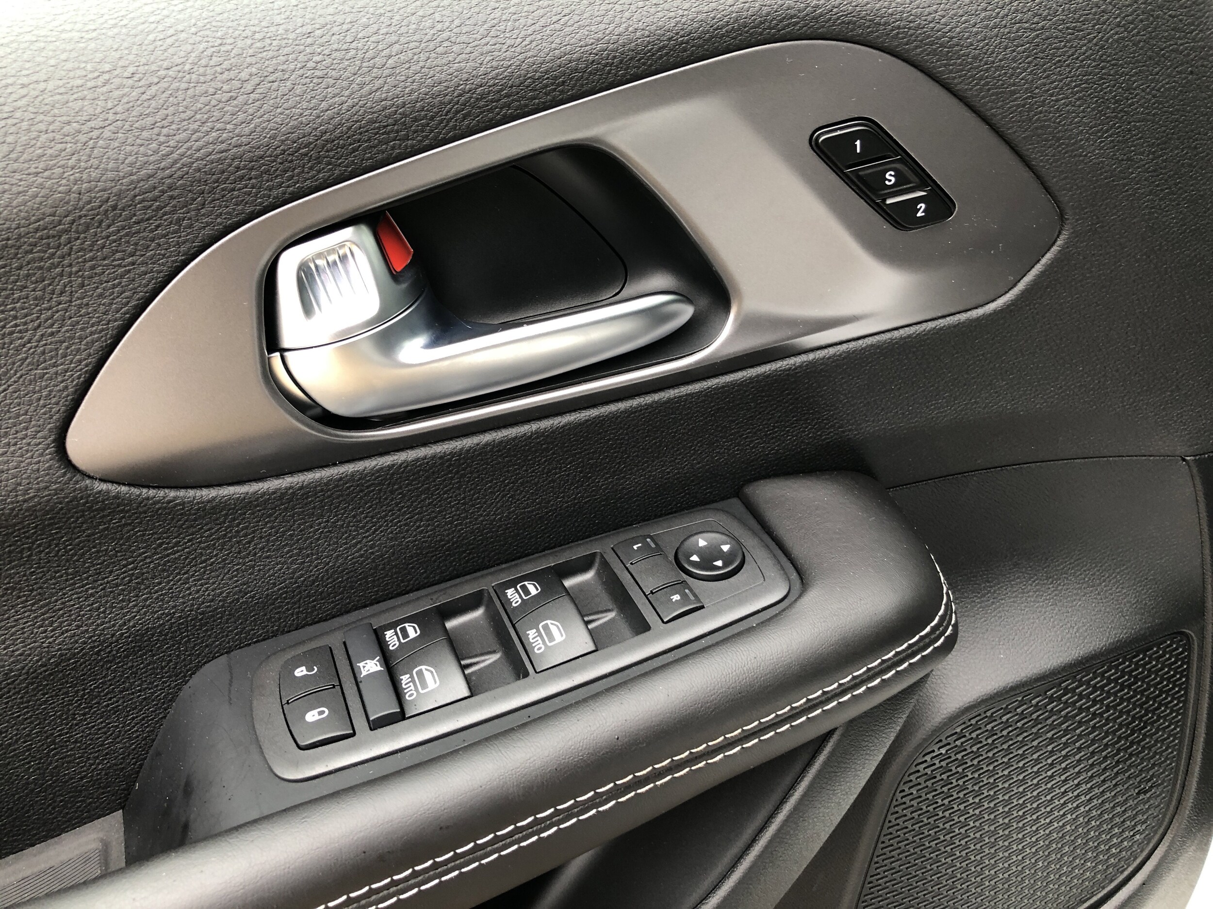 2026 Chrysler Pacifica Select - Photo 12