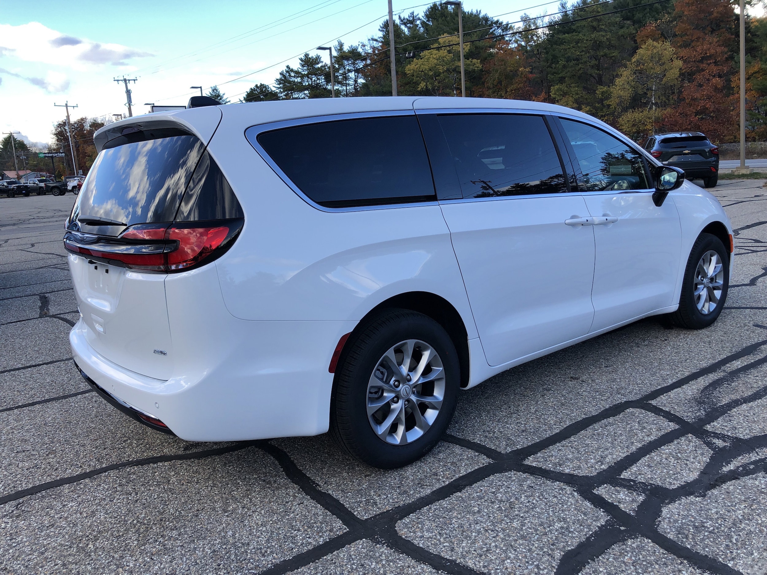 2026 Chrysler Pacifica Select - Photo 3