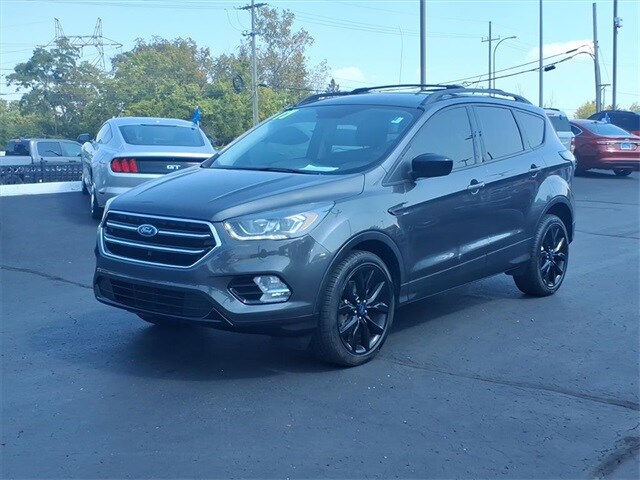 2017 Ford Escape SE photo 2