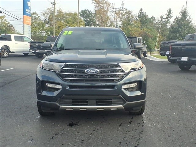 2023 Ford Explorer XLT photo 2