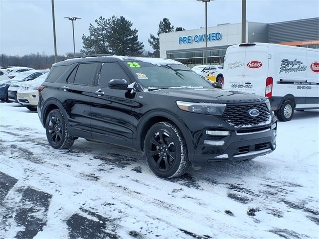 2023 Ford Explorer ST-LINE's photo