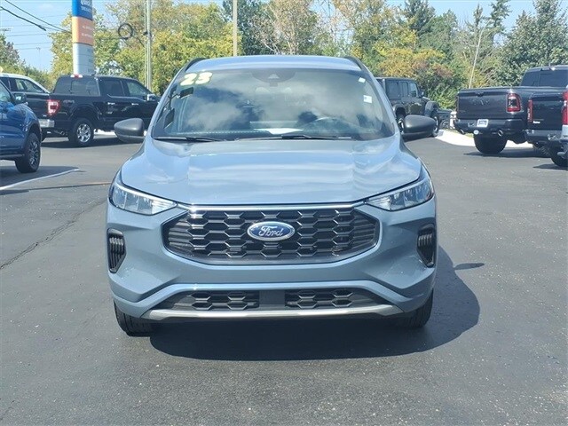 2023 Ford Escape ST-Line photo 2
