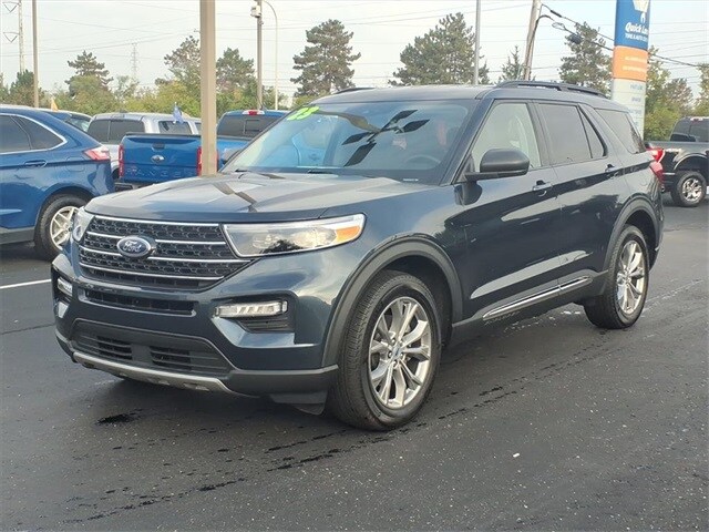 2023 Ford Explorer XLT photo 3