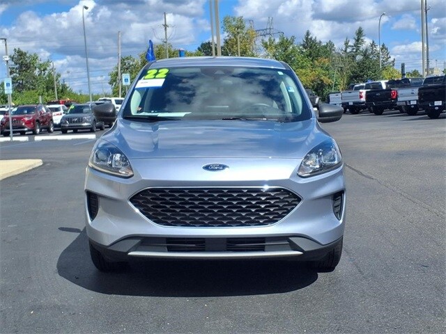 2022 Ford Escape SE photo 2