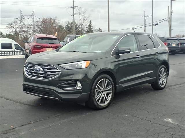 2023 Ford Edge Titanium photo 2