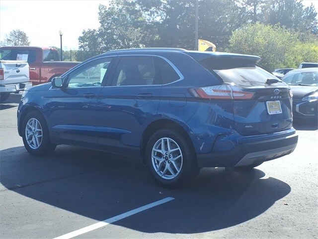 2021 Ford Edge SEL photo 3