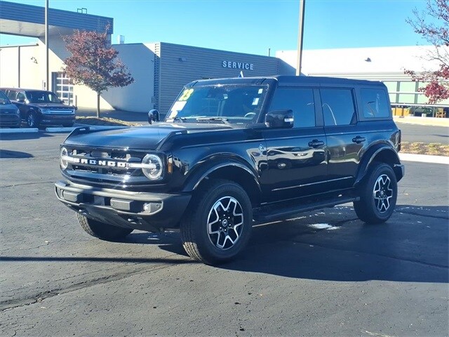 2023 Ford Bronco Outer Banks photo 3