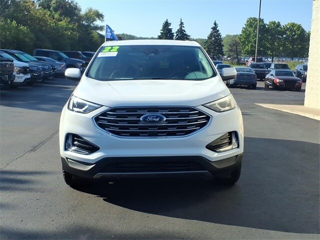 2022 Ford Edge SEL photo 2