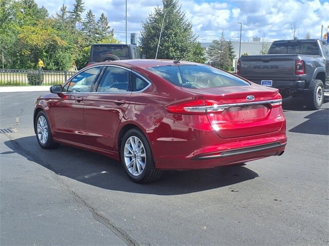 2017 Ford Fusion SE photo 2