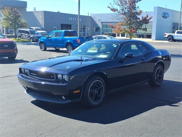 2011 Dodge Challenger R/T photo 2