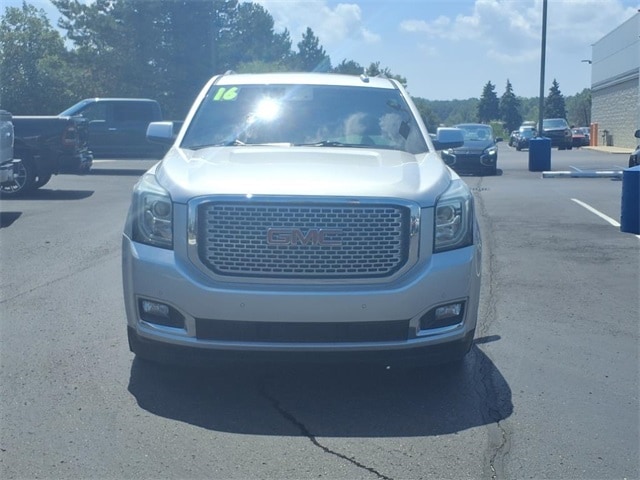 Used 2016 GMC Yukon XL Denali with VIN 1GKS2HKJ2GR166800 for sale in Flat Rock, MI