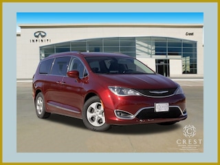 2017 Chrysler Pacifica Touring-L Plus Van