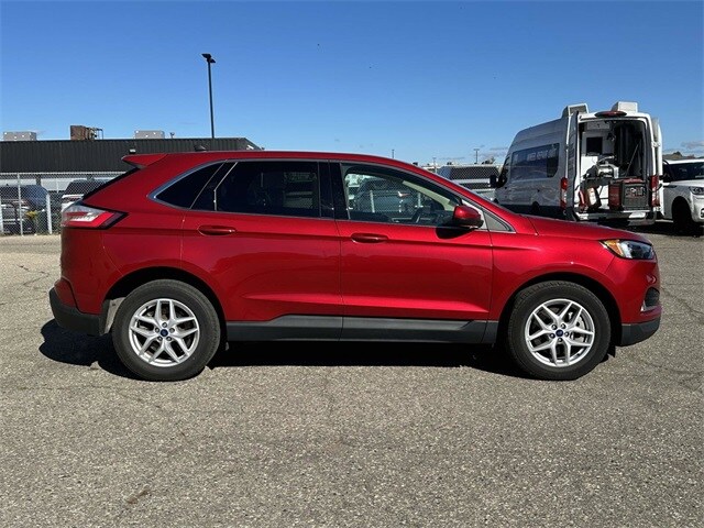 2022 Ford Edge SEL photo 2