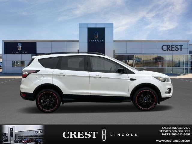 Used 2017 Ford Escape SE with VIN 1FMCU9G98HUE14900 for sale in Sterling Heights, MI