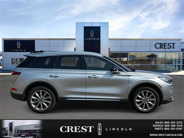 2022 Lincoln Corsair Standard photo 2