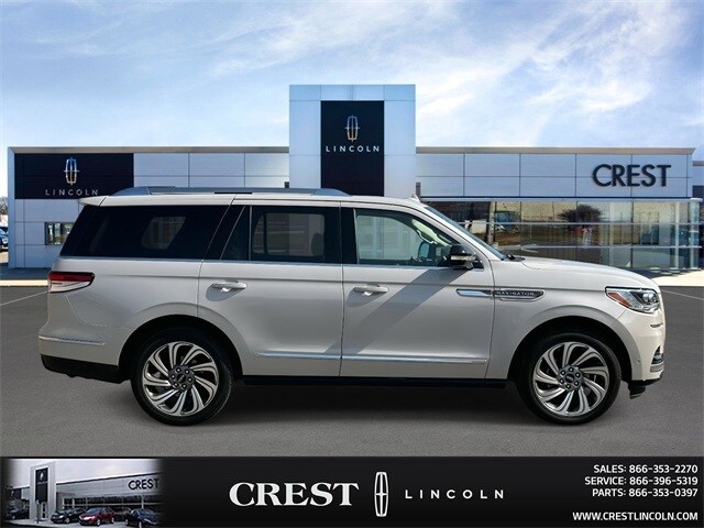 2024 Lincoln Navigator Premiere photo 2