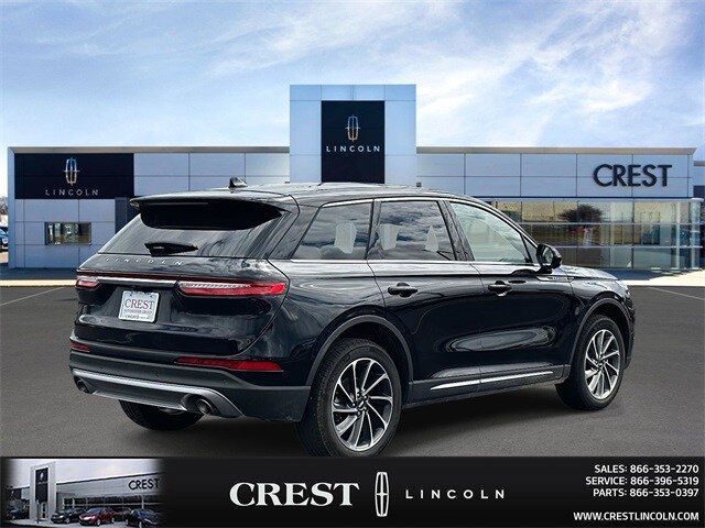 2023 Lincoln Corsair Standard photo 3