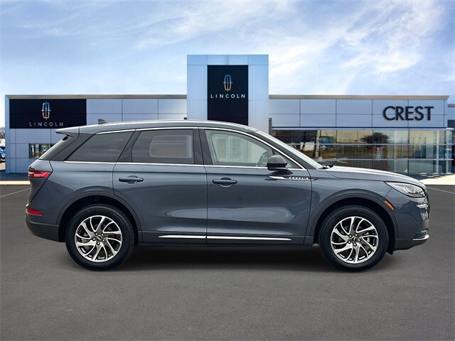 2022 Lincoln Corsair Standard photo 2